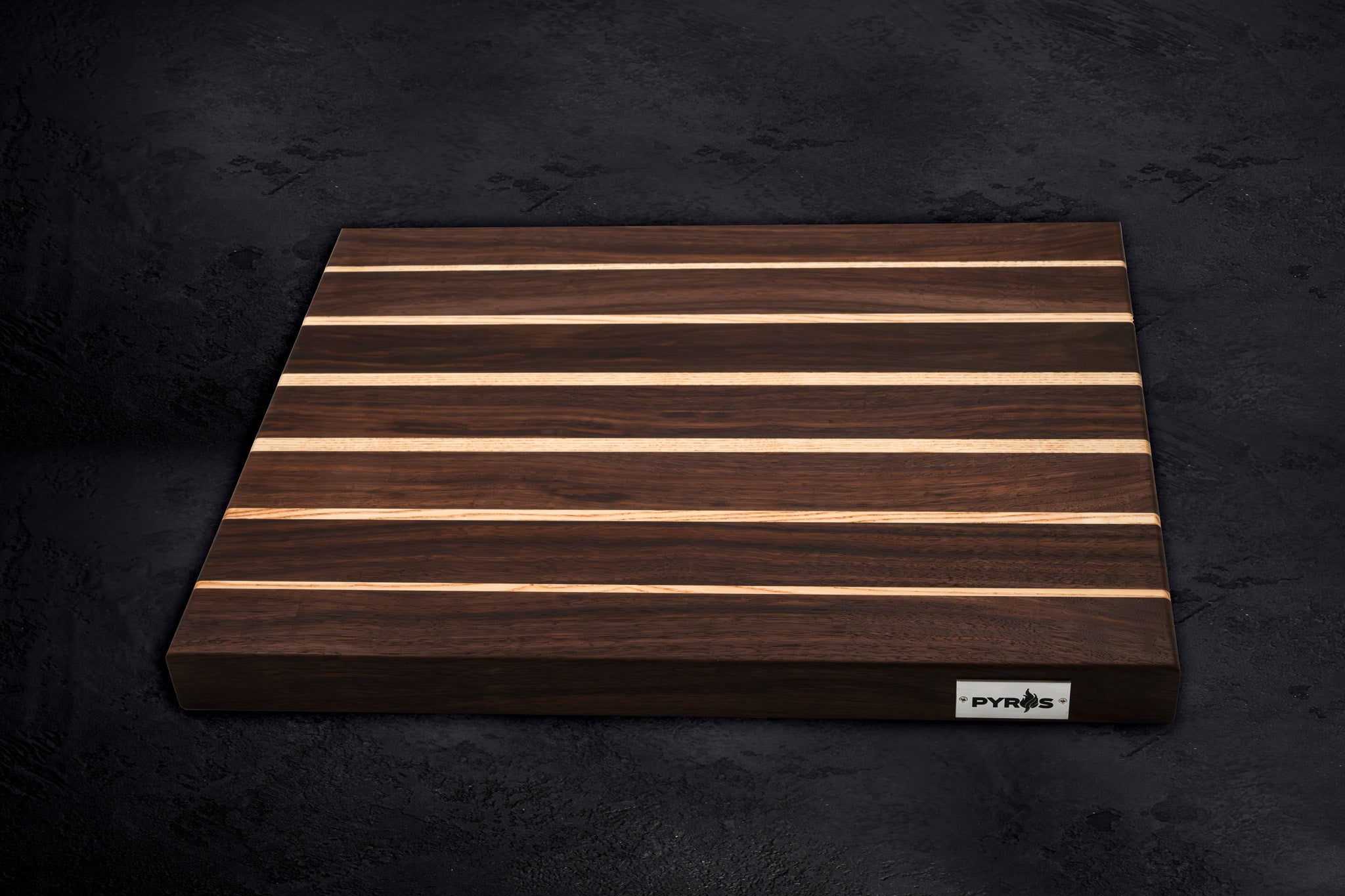 Taglieri Noce piemontese e Frassino a righe